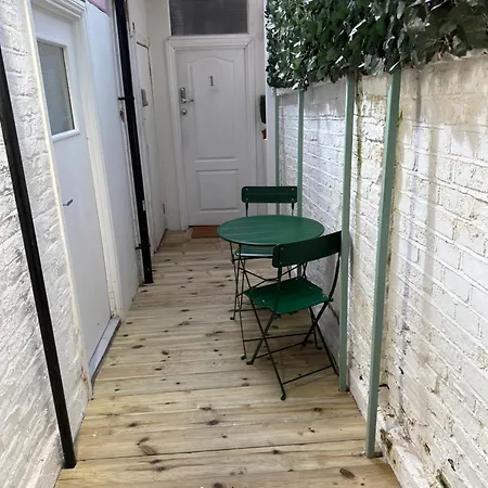 Acton High Street Apartment London Exterior photo